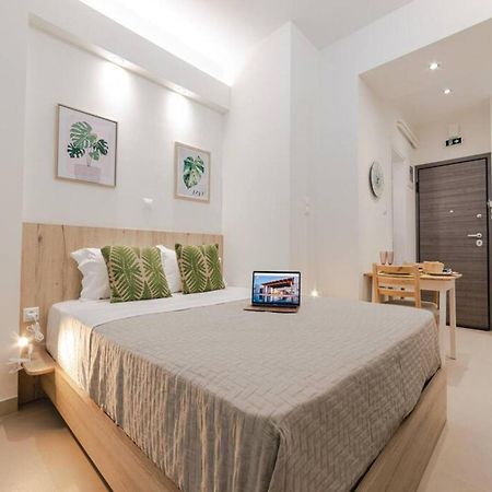 Small And Cozy Studio Athena Bagian luar foto