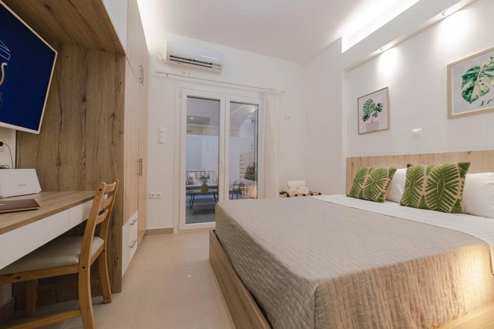 Small And Cozy Studio Athena Bagian luar foto