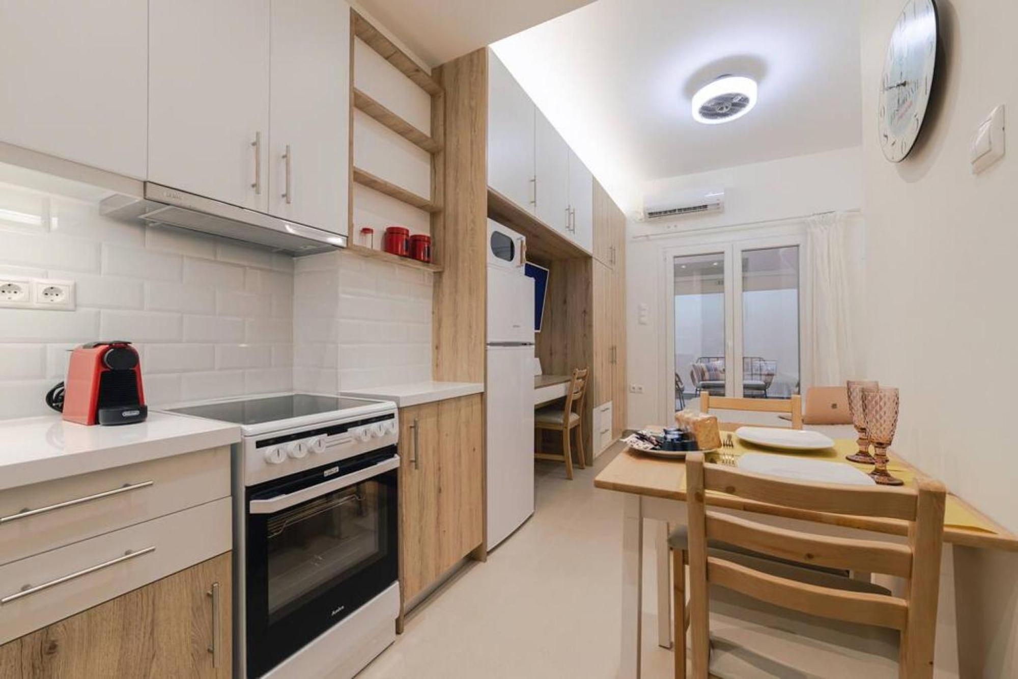 Small And Cozy Studio Athena Bagian luar foto