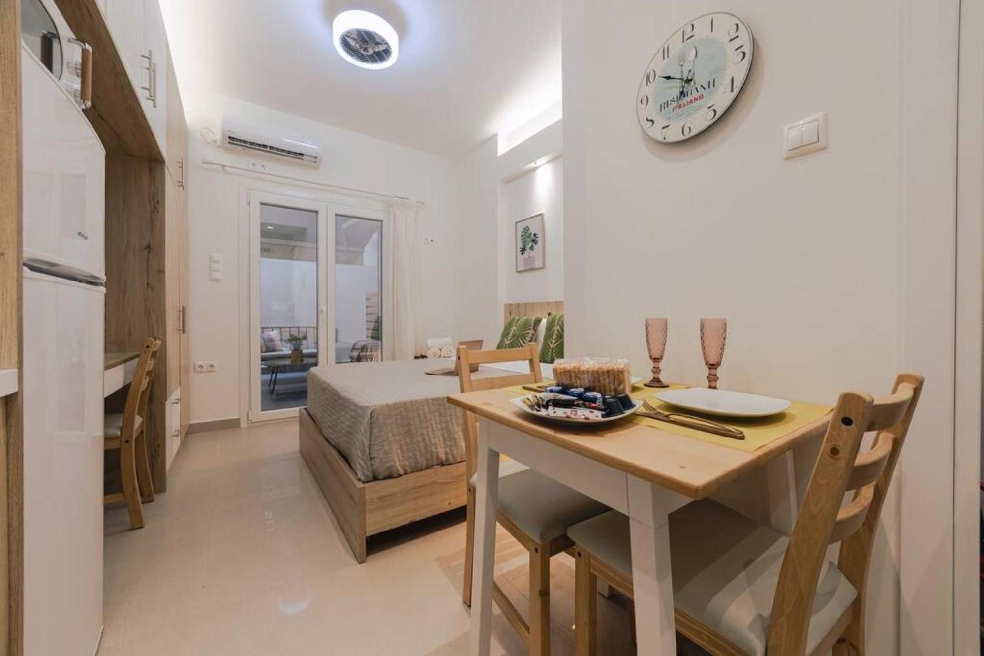 Small And Cozy Studio Athena Bagian luar foto